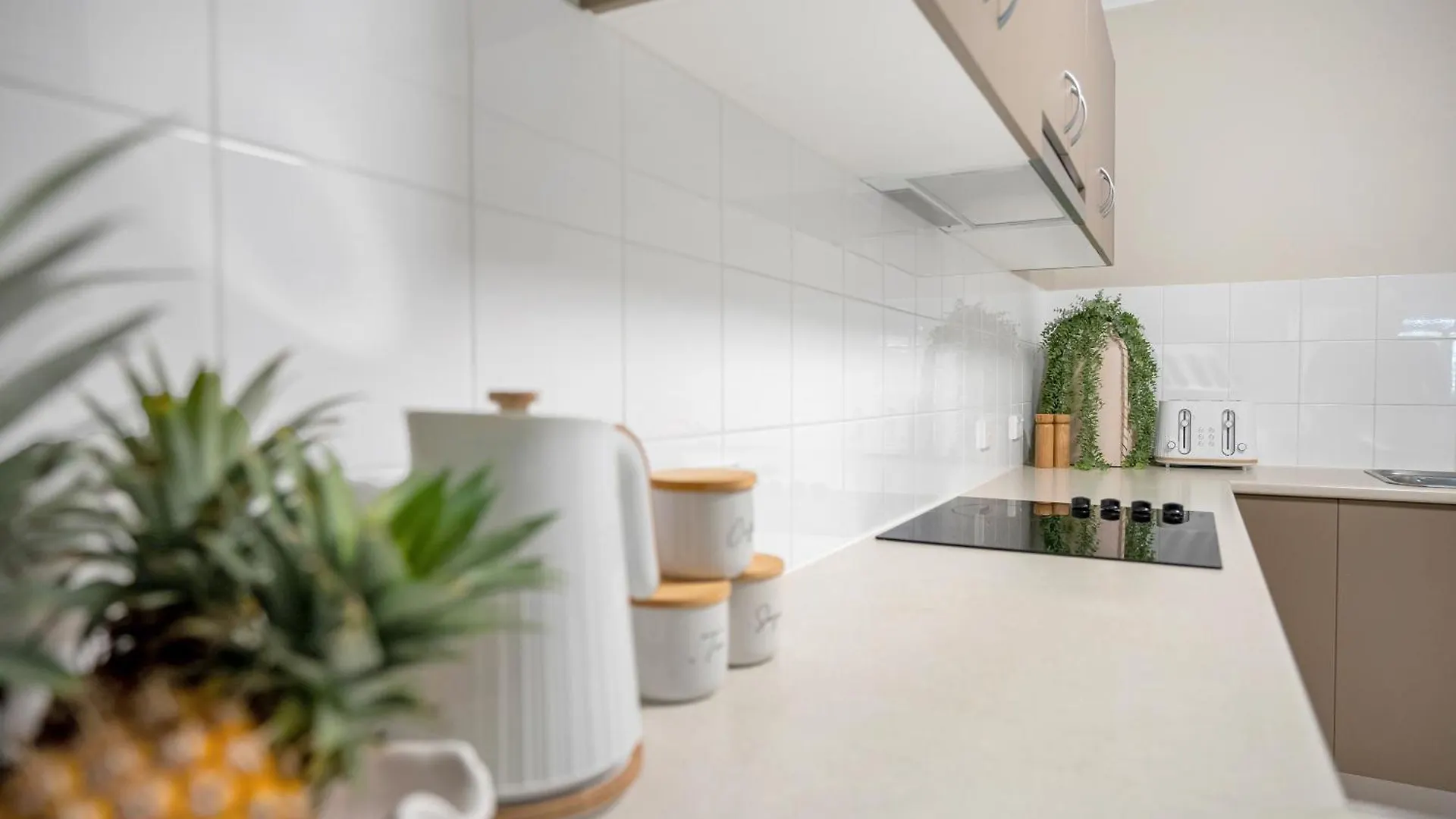 'Serenity At The Edge' A Private Poolside Apartment Cairns