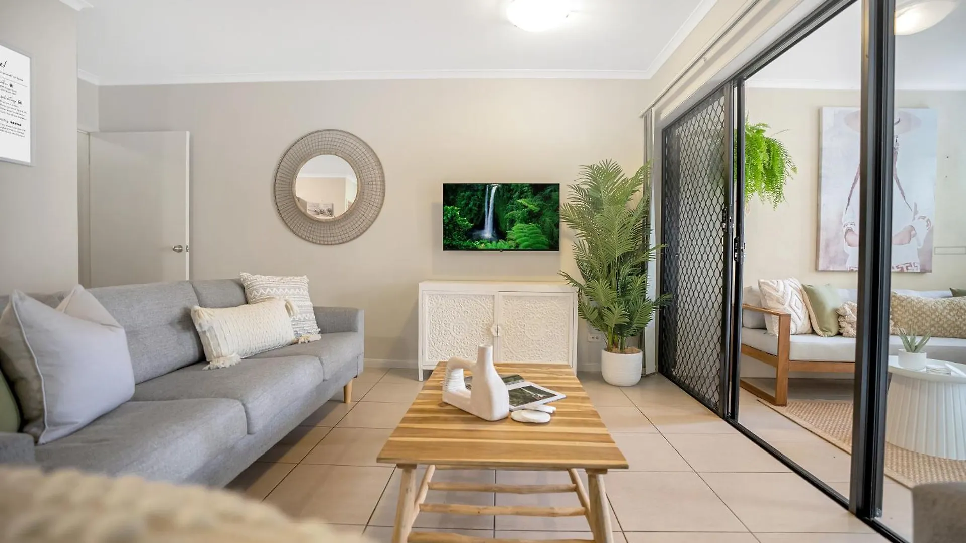 'Serenity At The Edge' A Private Poolside Apartment Cairns Australia