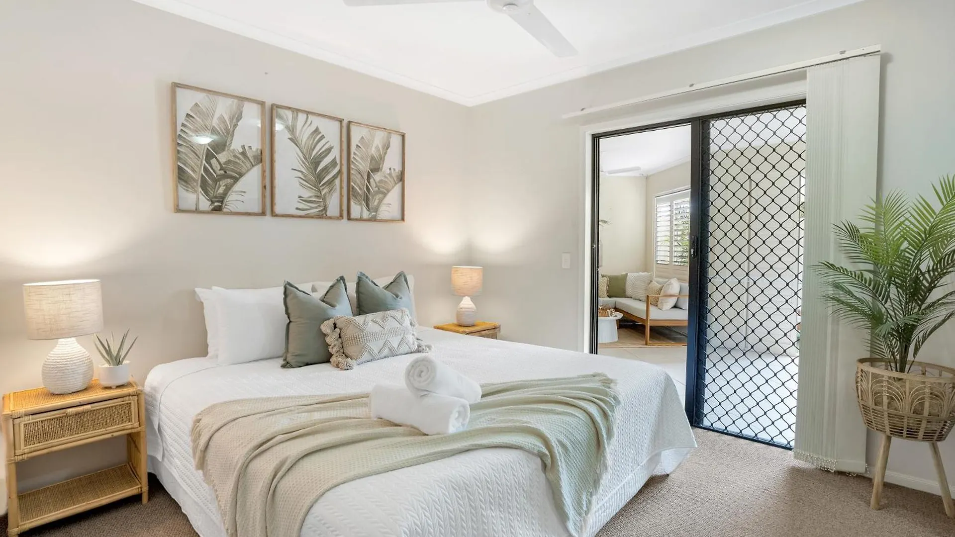 'Serenity At The Edge' A Private Poolside Apartment Cairns 0*,  Australia