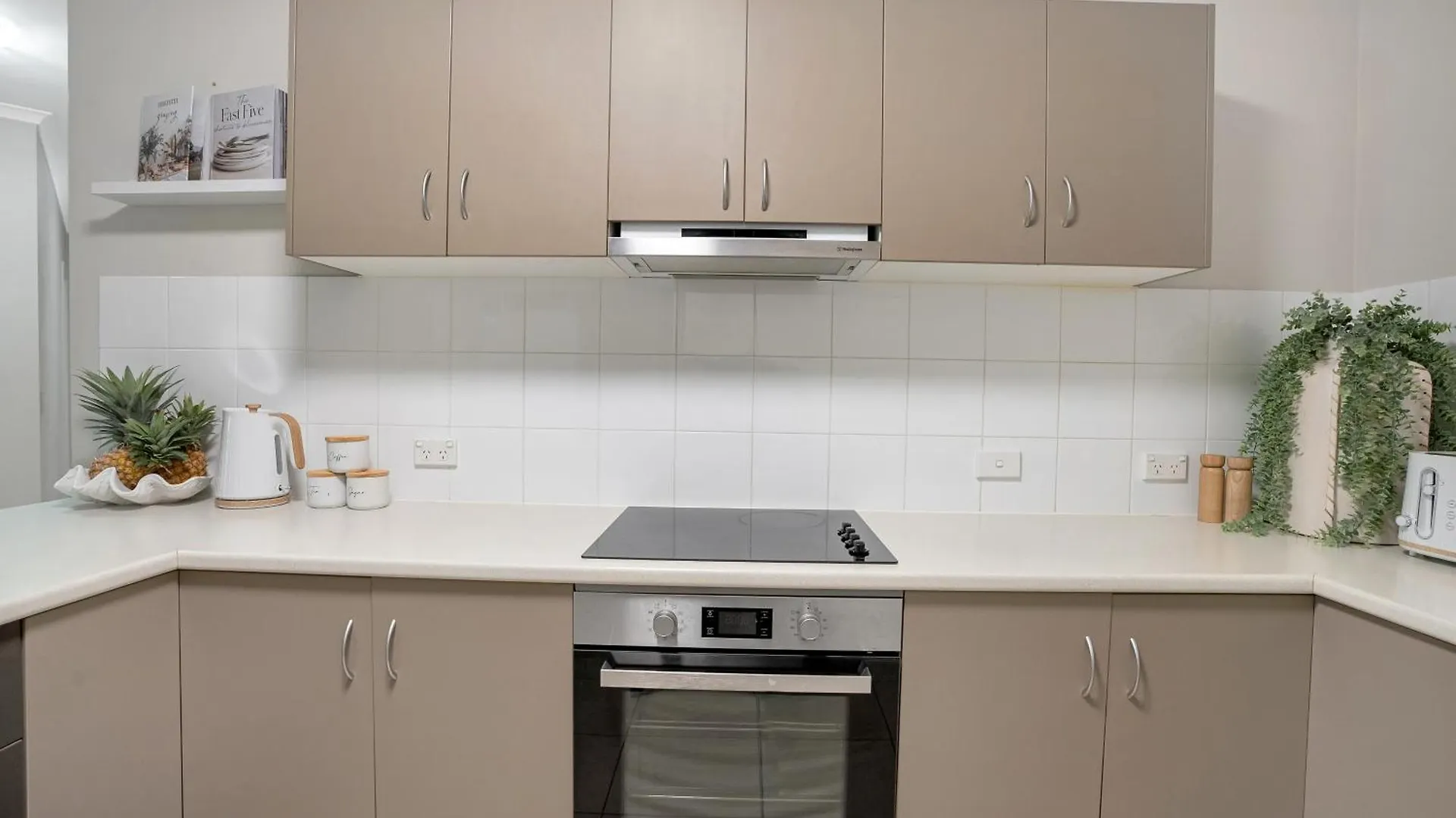 'Serenity At The Edge' A Private Poolside Apartment Cairns
