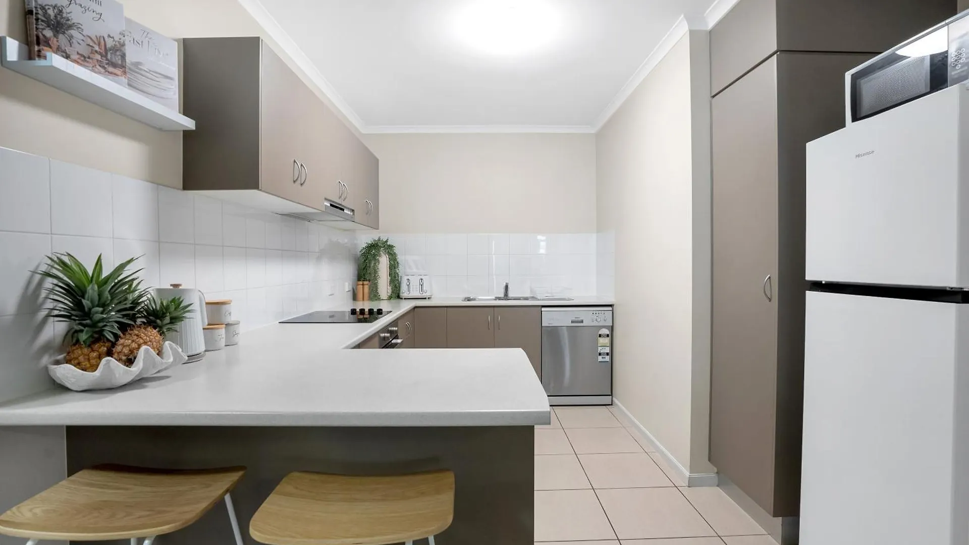 'Serenity At The Edge' A Private Poolside Apartment Cairns