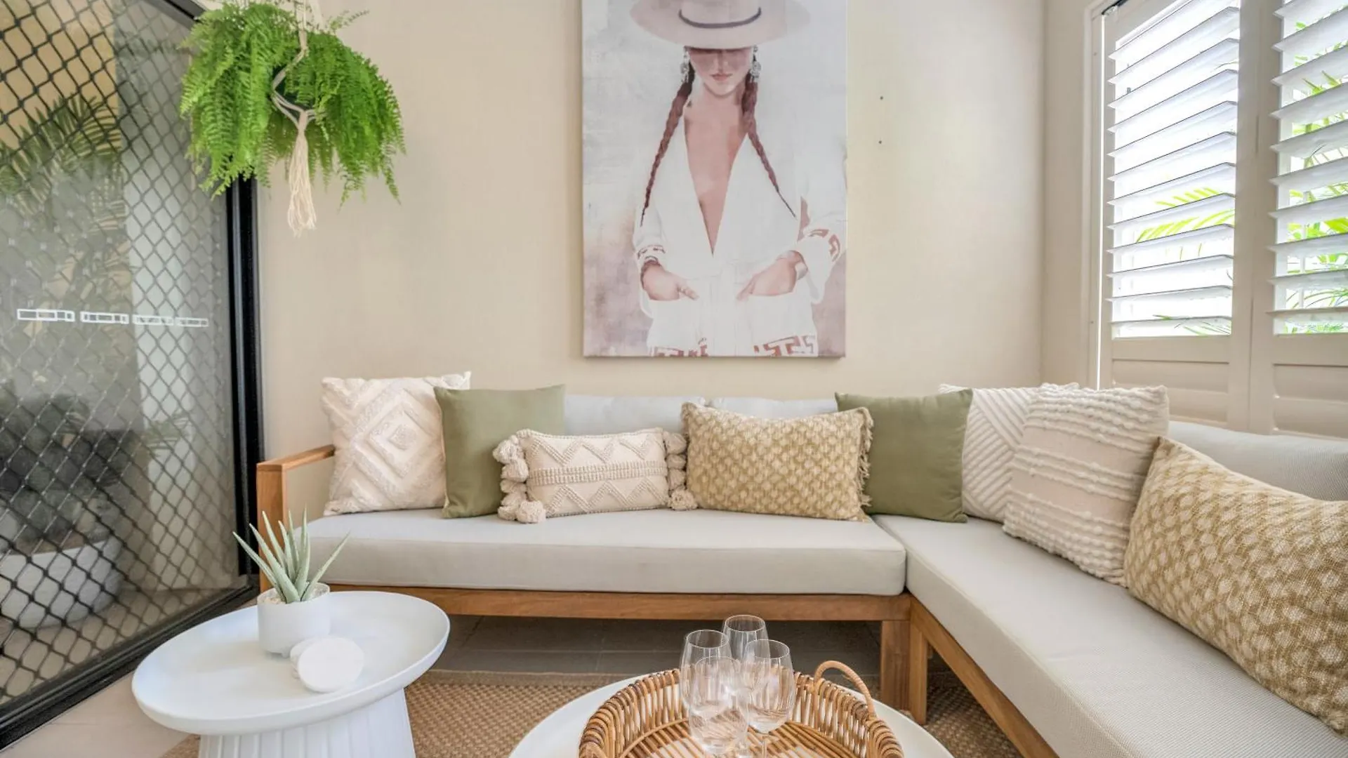 'Serenity At The Edge' A Private Poolside Apartment Cairns