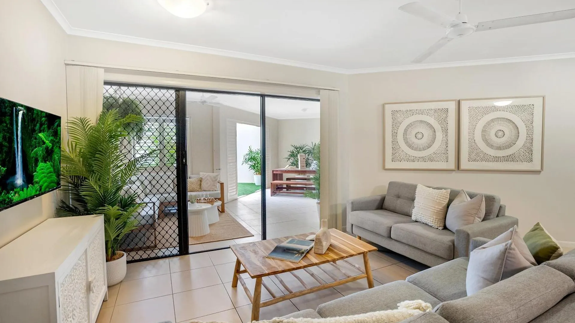 'Serenity At The Edge' A Private Poolside Apartment Cairns Australia