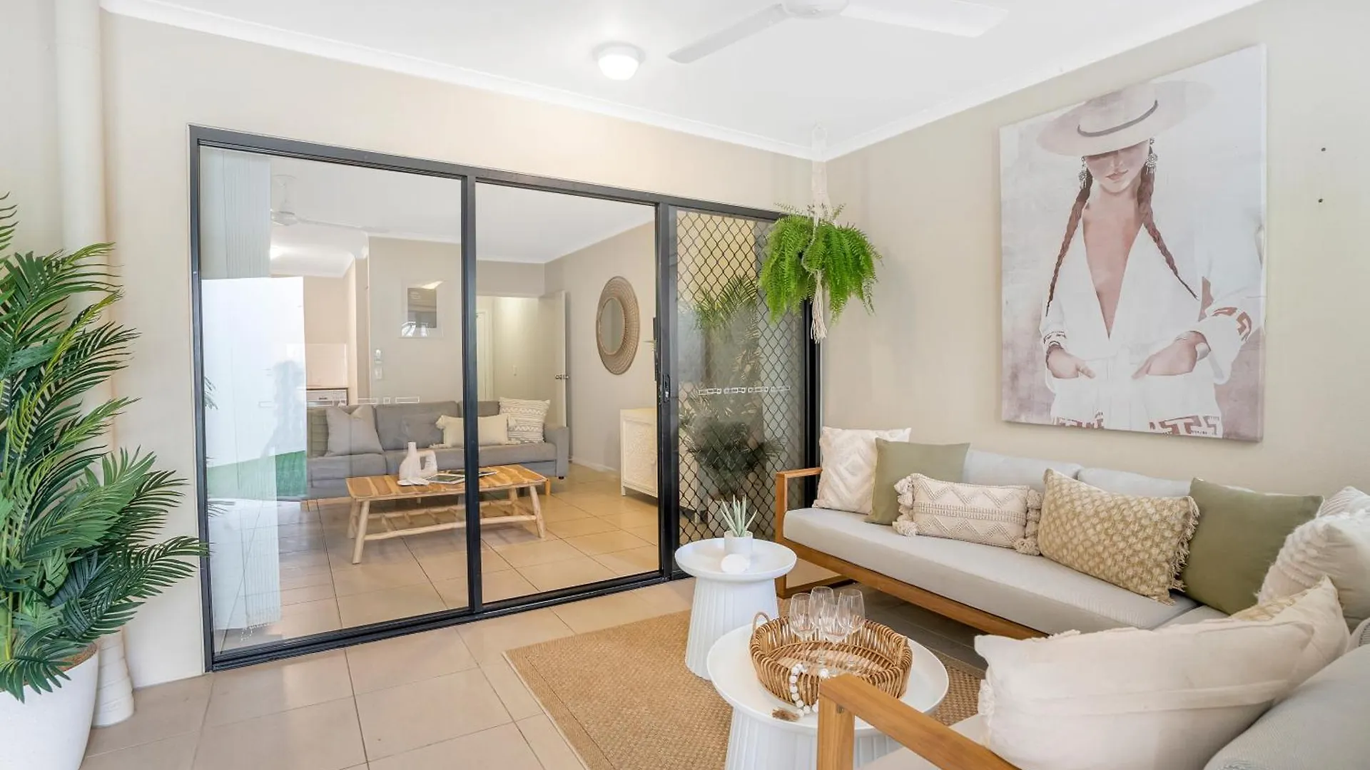 'Serenity At The Edge' A Private Poolside Apartment Cairns